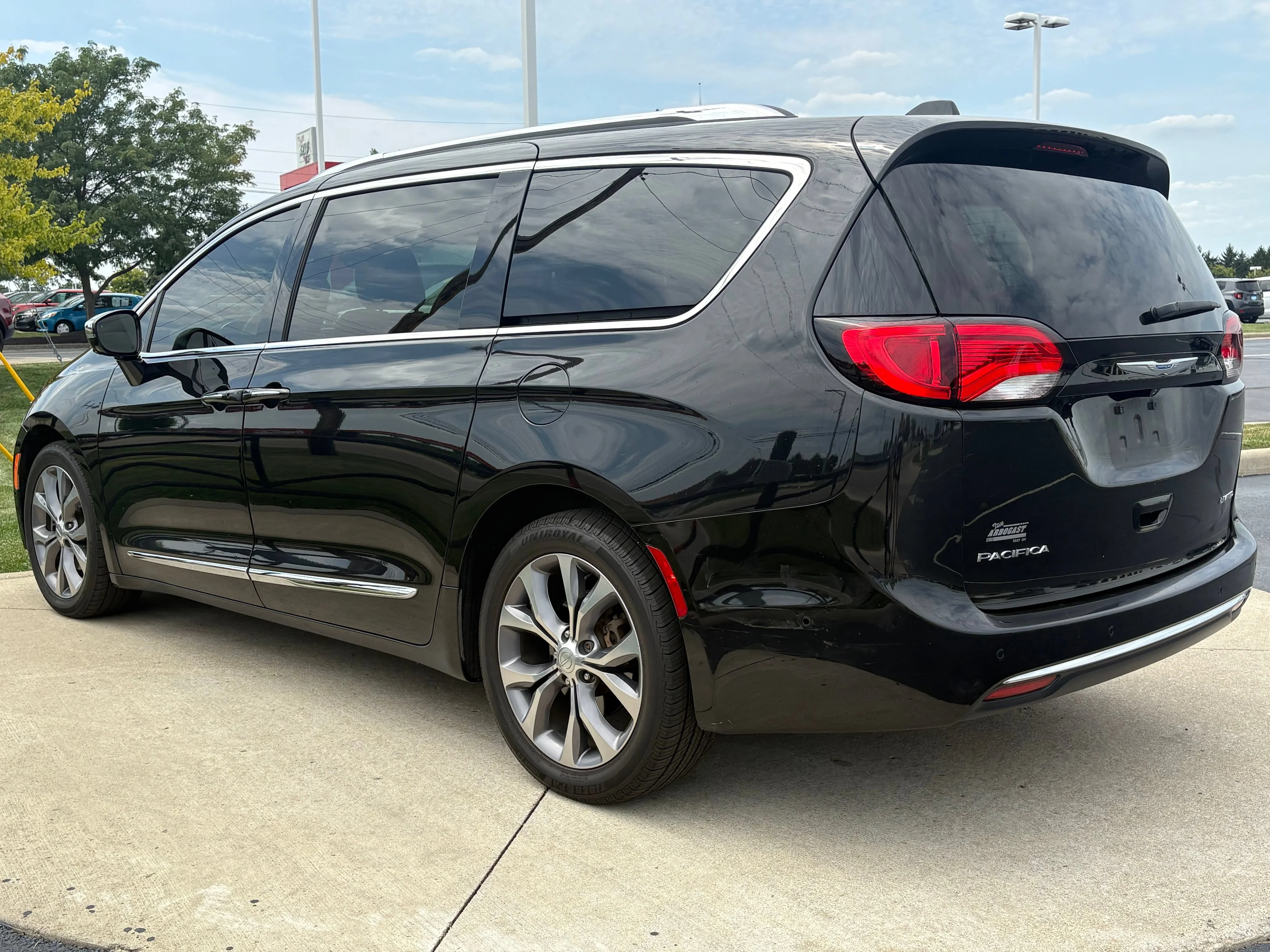 Used 2019 Black Chrysler Limited image 5
