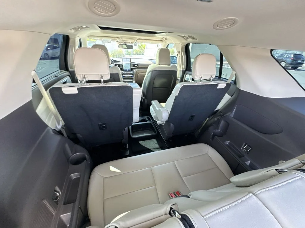Used 2020 Green Ford Platinum image 28