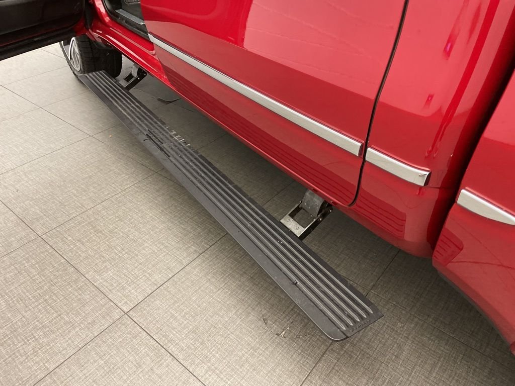 New 2026 Molten Red Pearl-Coat Exterior Paint RAM Tungsten image 16