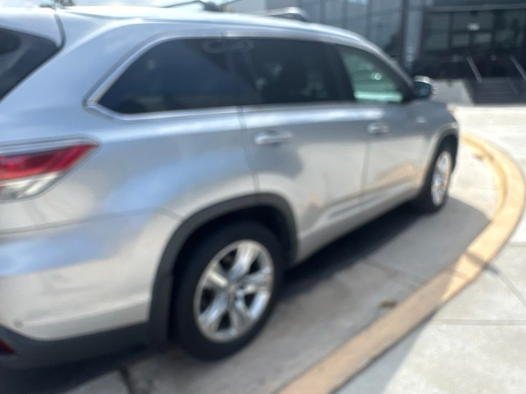 Used 2014 Silver Toyota Limited image 4