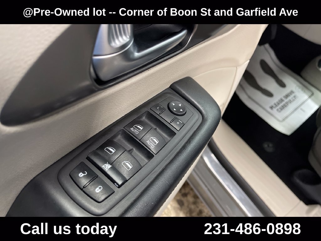 Used 2022 White Chrysler Touring L image 16
