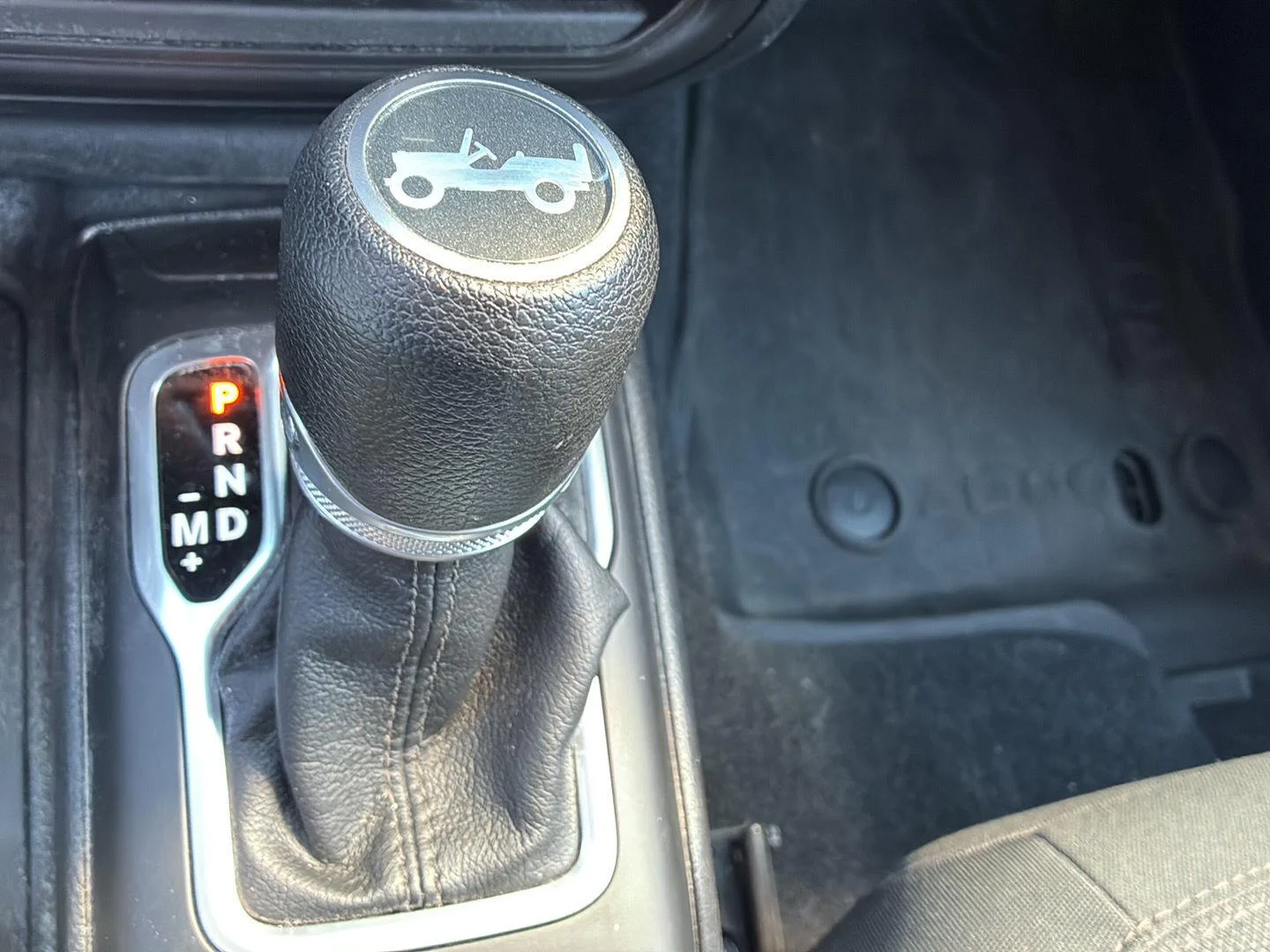 Used 2018 Bright White Clearcoat Jeep Sport S image 6