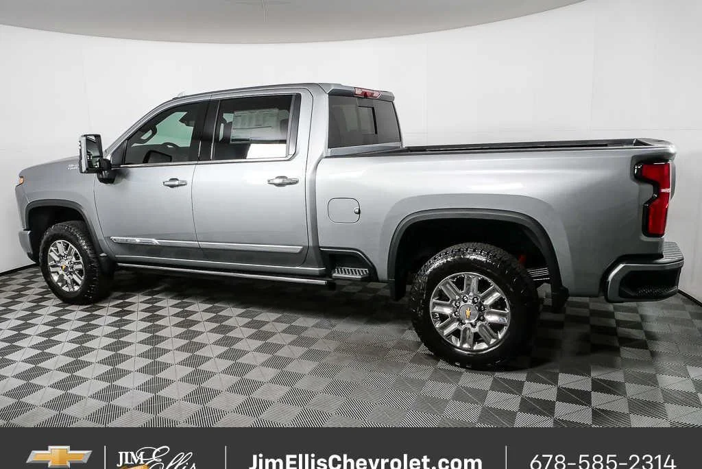 New 2026 Sterling Gray Metallic Chevrolet High Country image 30