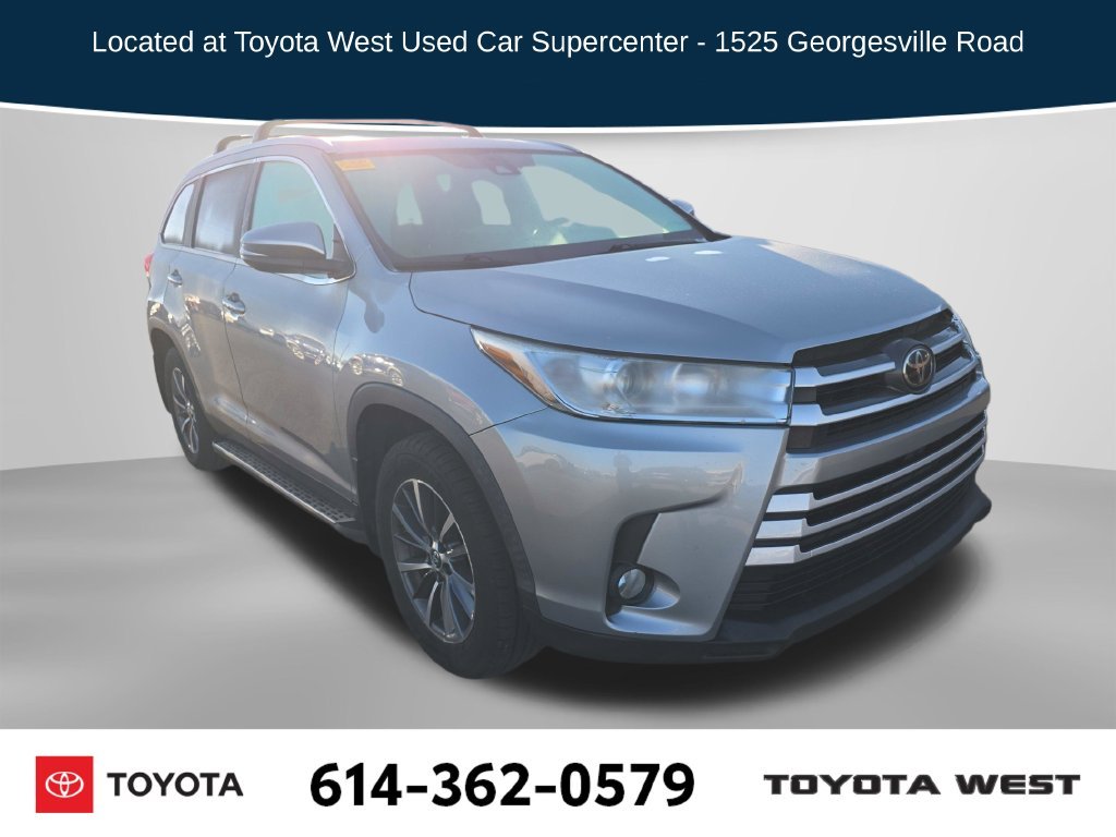 Used 2019 Silver Toyota XLE image 1