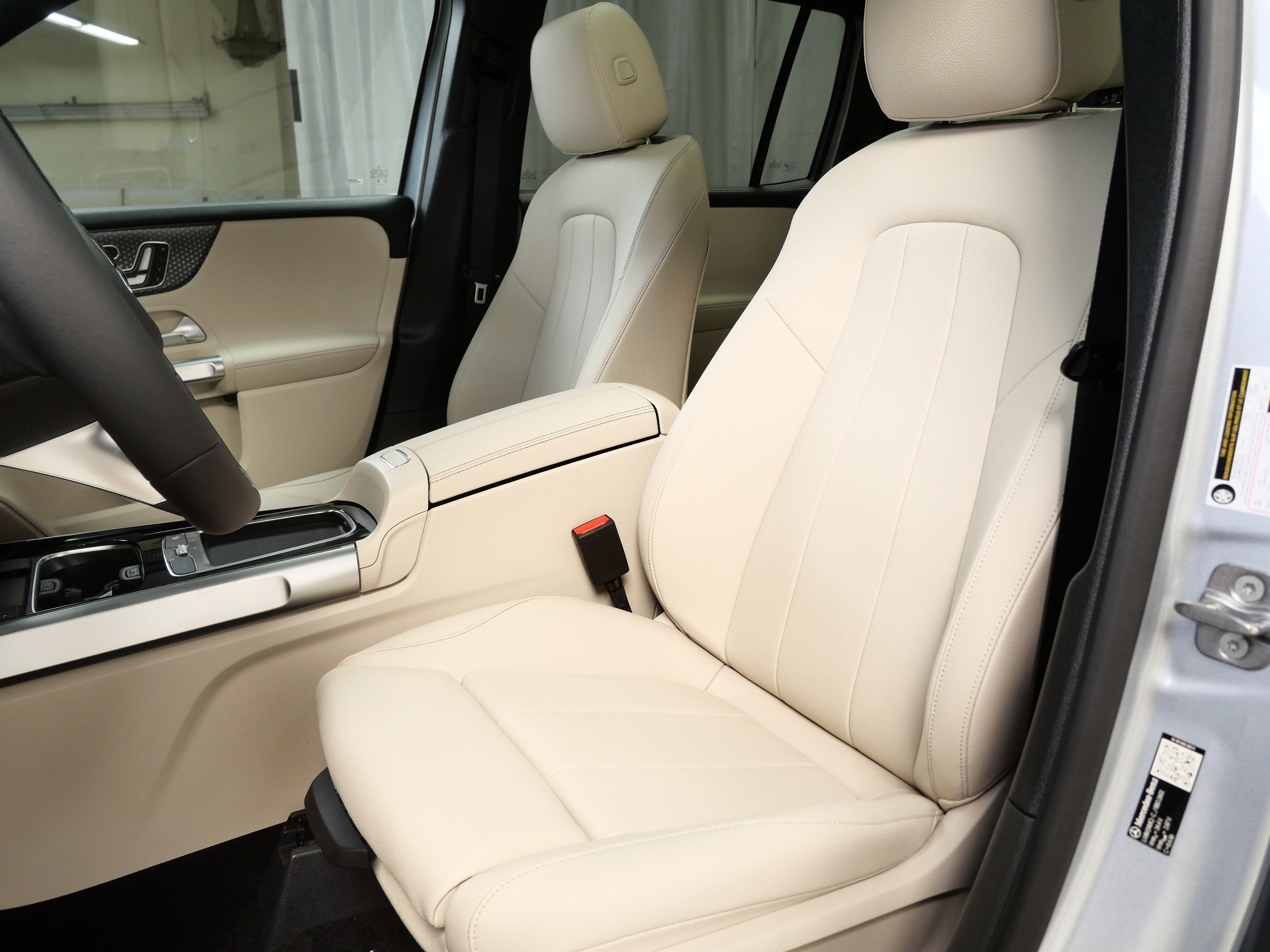 New 2026 Cirrus Silver Metallic Mercedes-Benz GLB 250 image 3