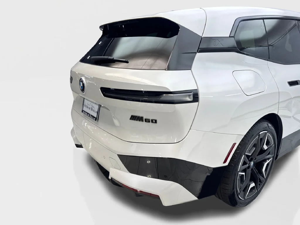 Used 2023 White BMW M60 image 20