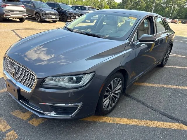 Used 2018 Magnetic Gray Metallic Lincoln Premiere image 3