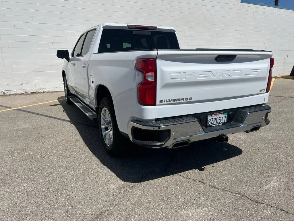 Used 2022 Summit White Chevrolet LTZ image 3