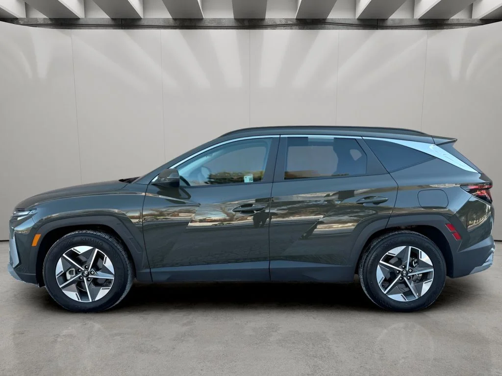 Used 2025 Rockwood Green Hyundai SEL image 2