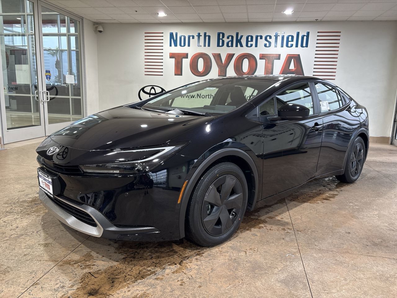 2026 Toyota Prius SE's photo