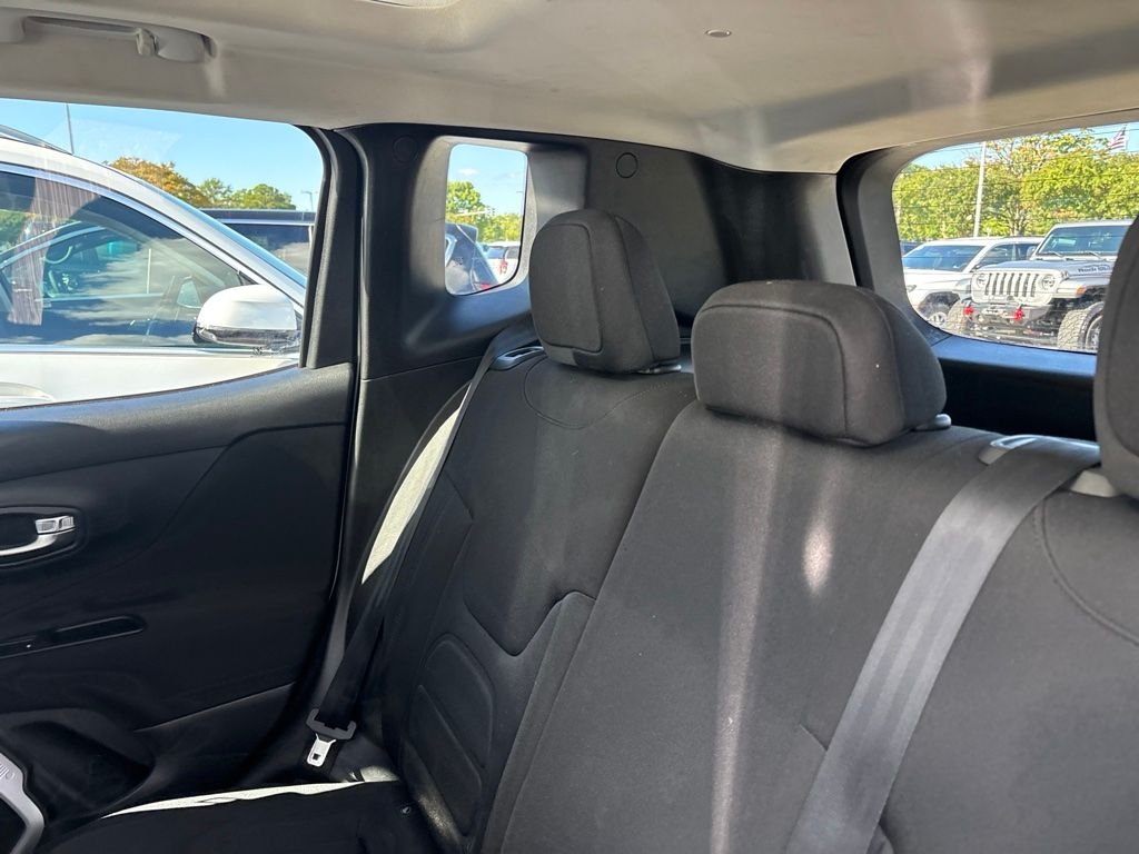 Used 2019 White Jeep Latitude image 14