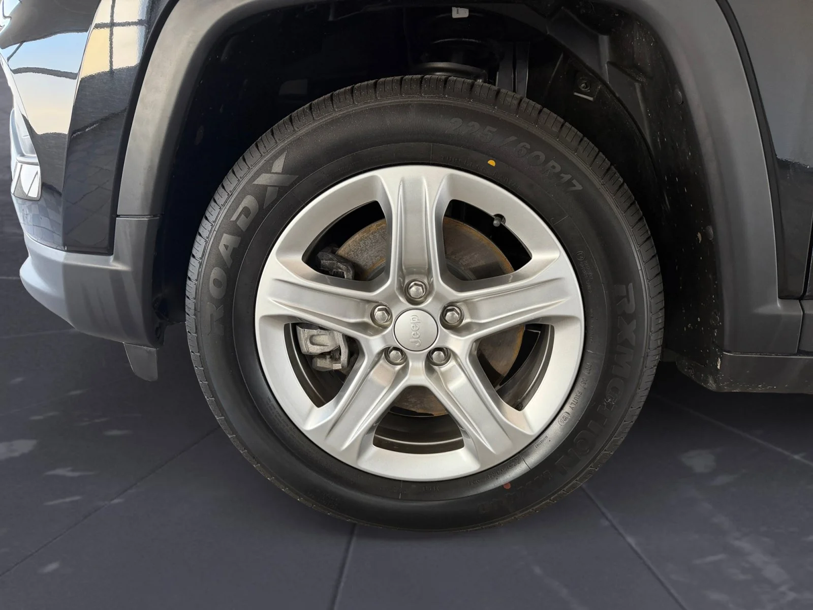 Certified Used 2023 Diamond Black Crystal Pearlcoat Jeep Latitude image 43