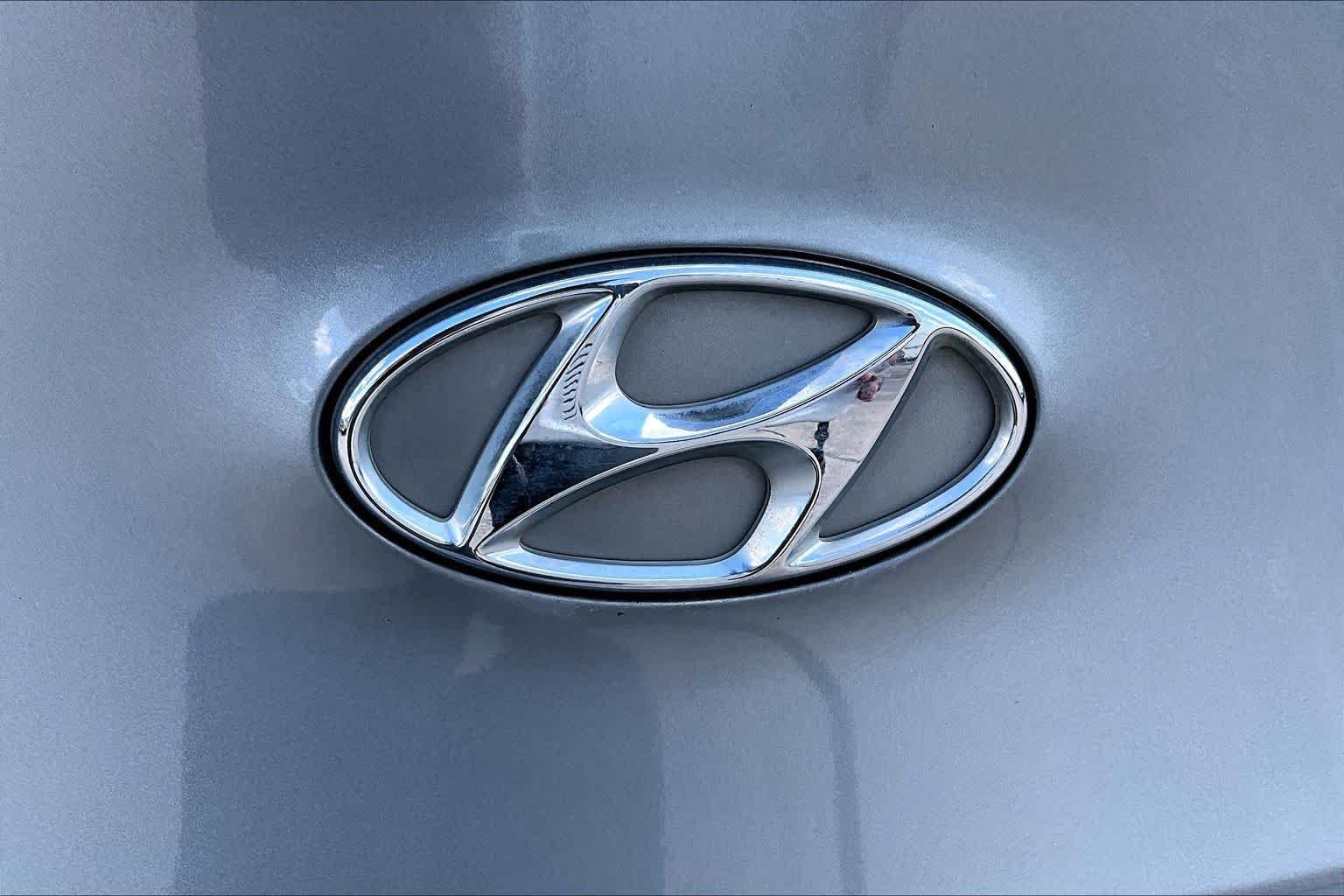 Used 2016 Titanium Gray Metallic Hyundai  image 30