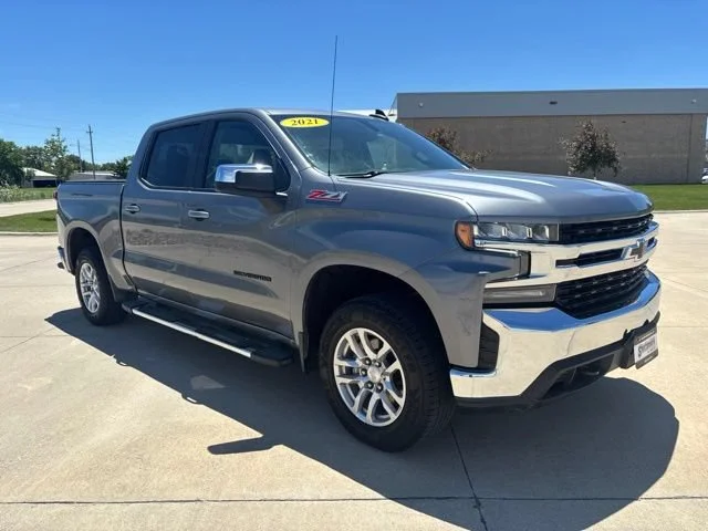 Used 2021 SATIN STEEL METALLIC Chevrolet LT image 33