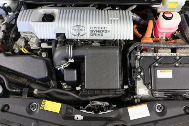 Used 2015 Silver Toyota Three image 21