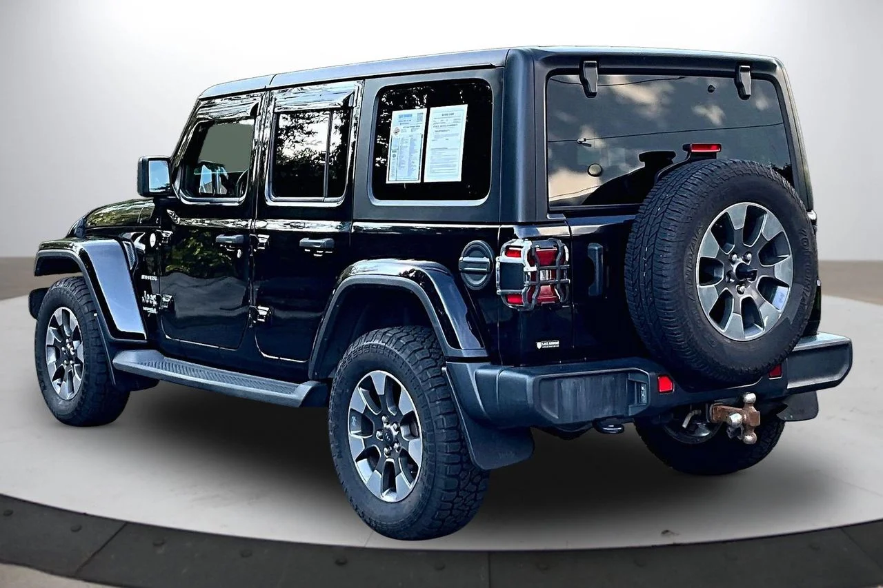 Used 2021 Black Jeep Sahara image 6
