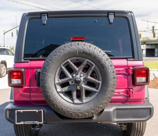 New 2026 Tuscadero Pearl-Coat Exterior Paint Jeep Sport S image 6