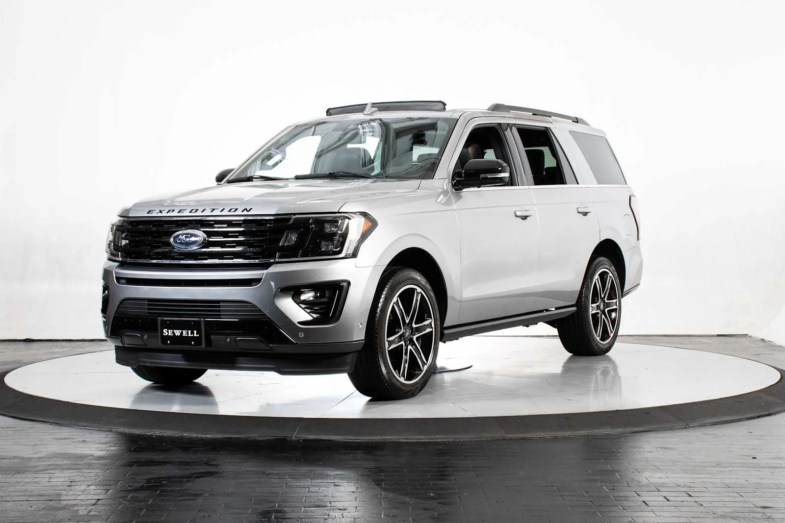 2021 Ford Expedition Limited's photo