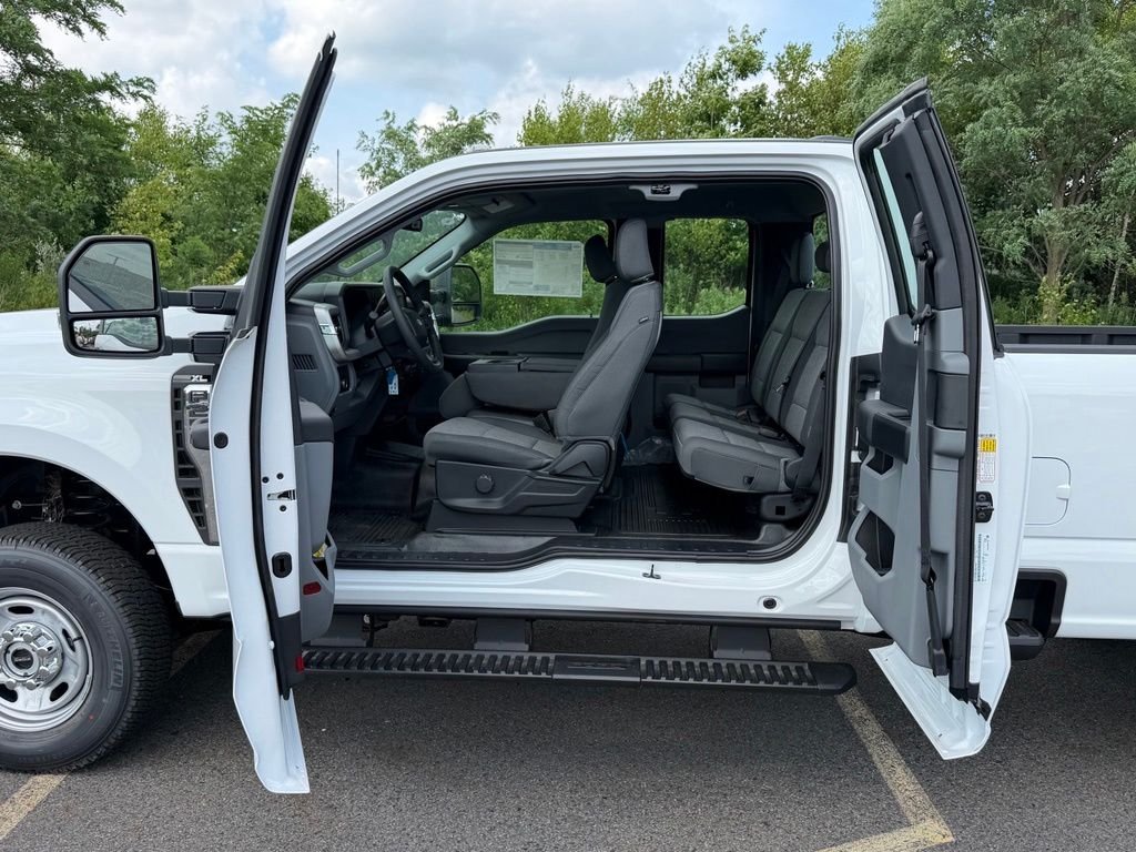 New 2026 Oxford White Ford F-250® XL image 30