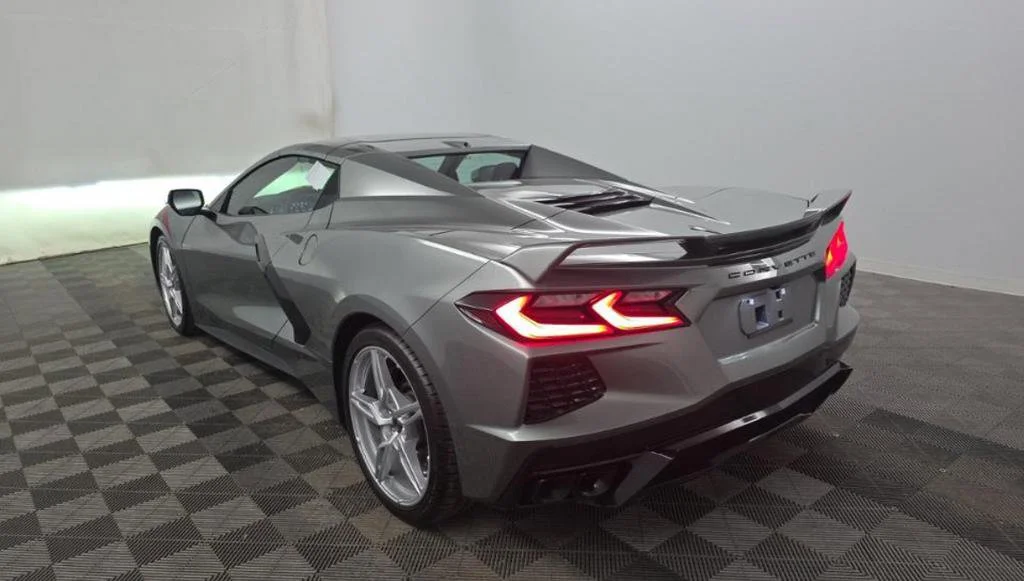 Used 2023 Hypersonic Gray Metallic Chevrolet 2LT image 4