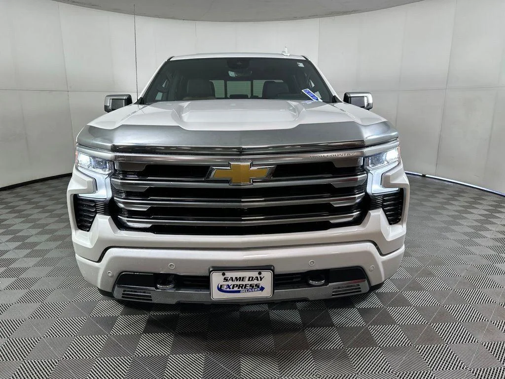 Used 2024 Pearl Chevrolet High Country image 22