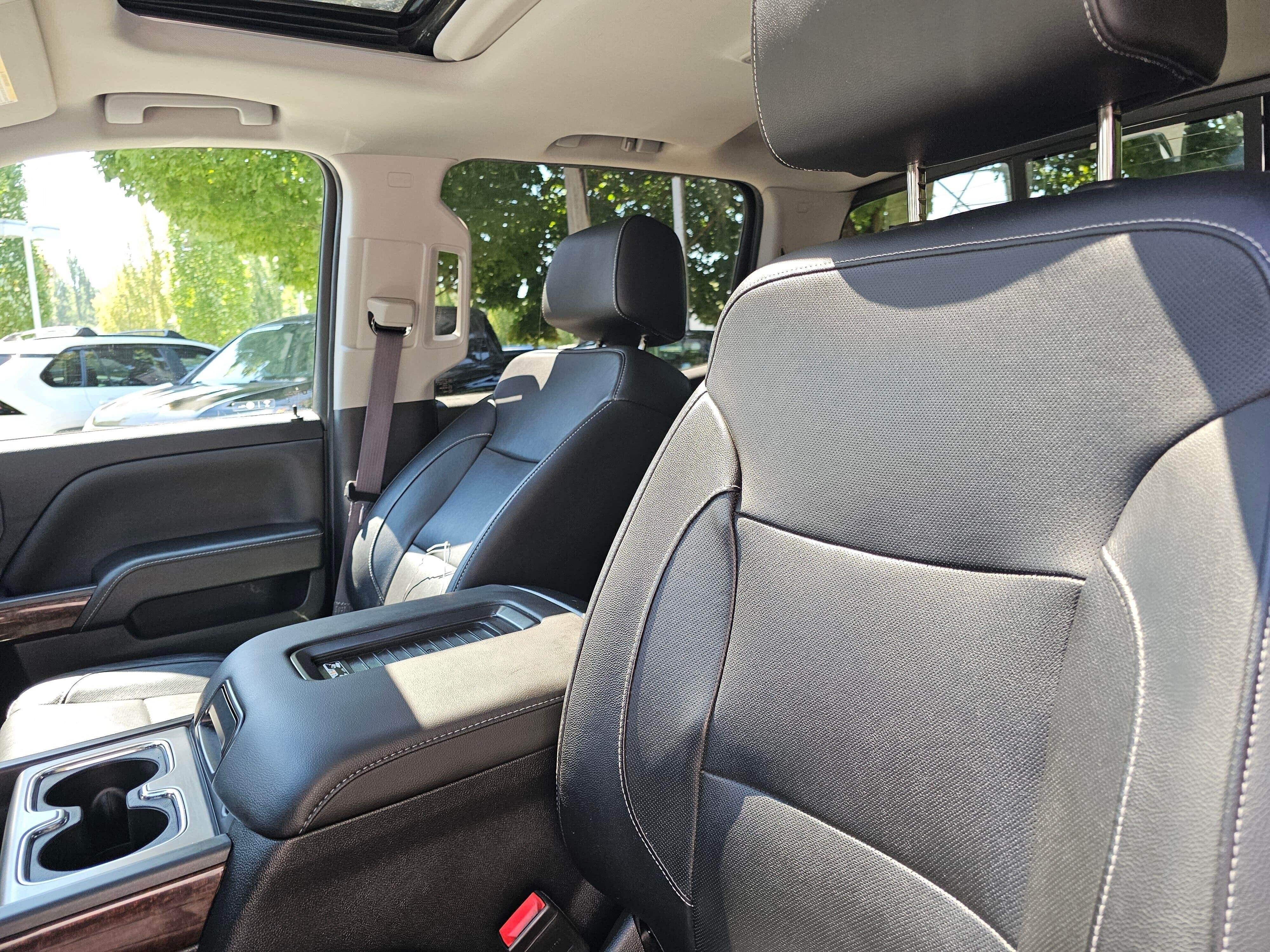 Used 2017 White Frost Tricoat GMC SLT image 24