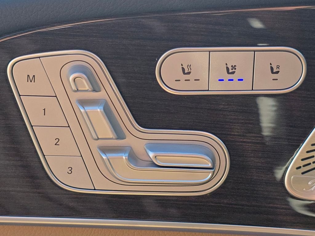 2026 Mercedes-Benz GLS Base photo 6
