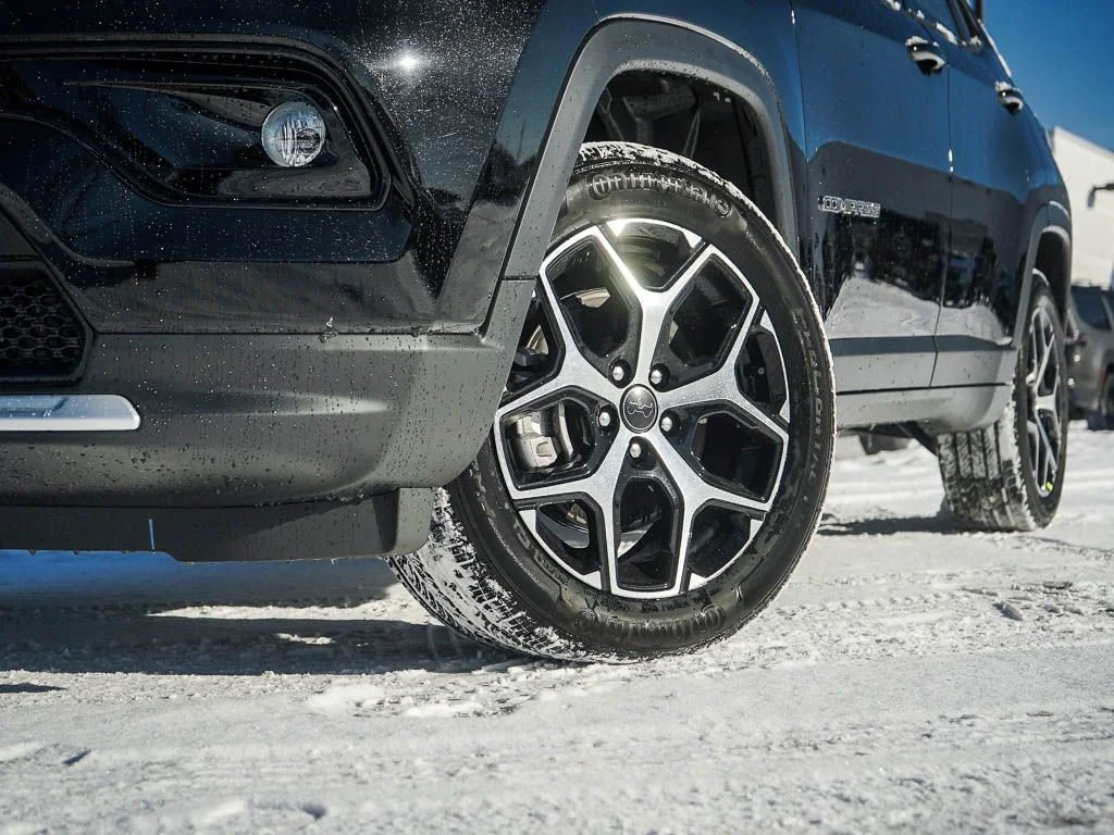 New 2026 Diamond Black Crystal Pearlcoat Jeep Limited image 6