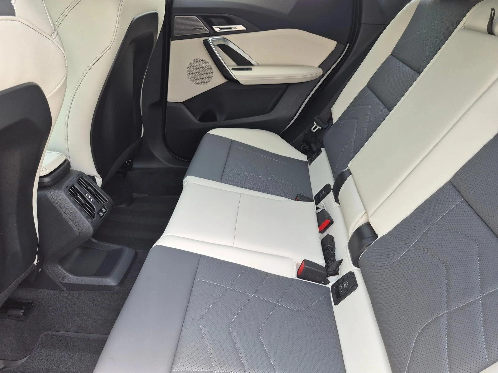 Used 2026 Alpine White BMW xDrive28i image 18