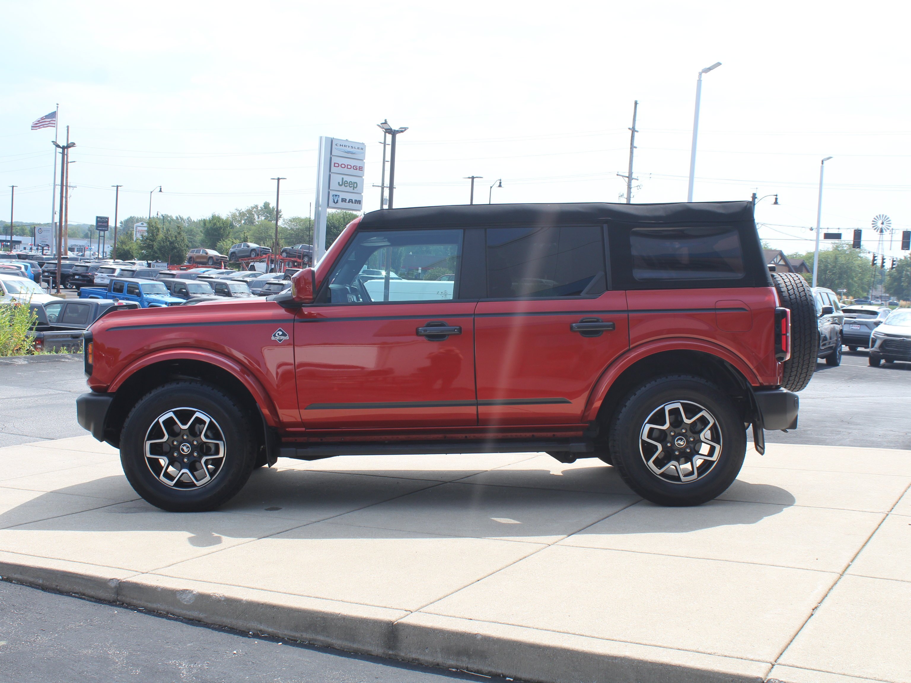 2023 Ford Bronco 4-Door Outer Banks - Photo 9