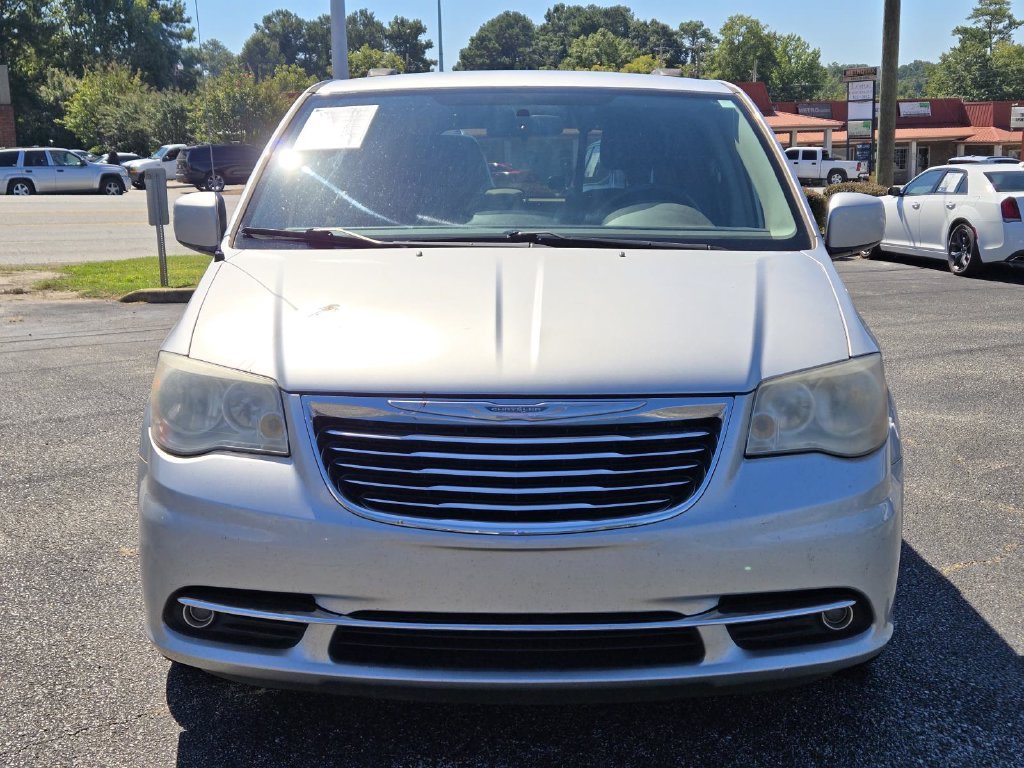 Used 2011 Silver Chrysler Touring image 9