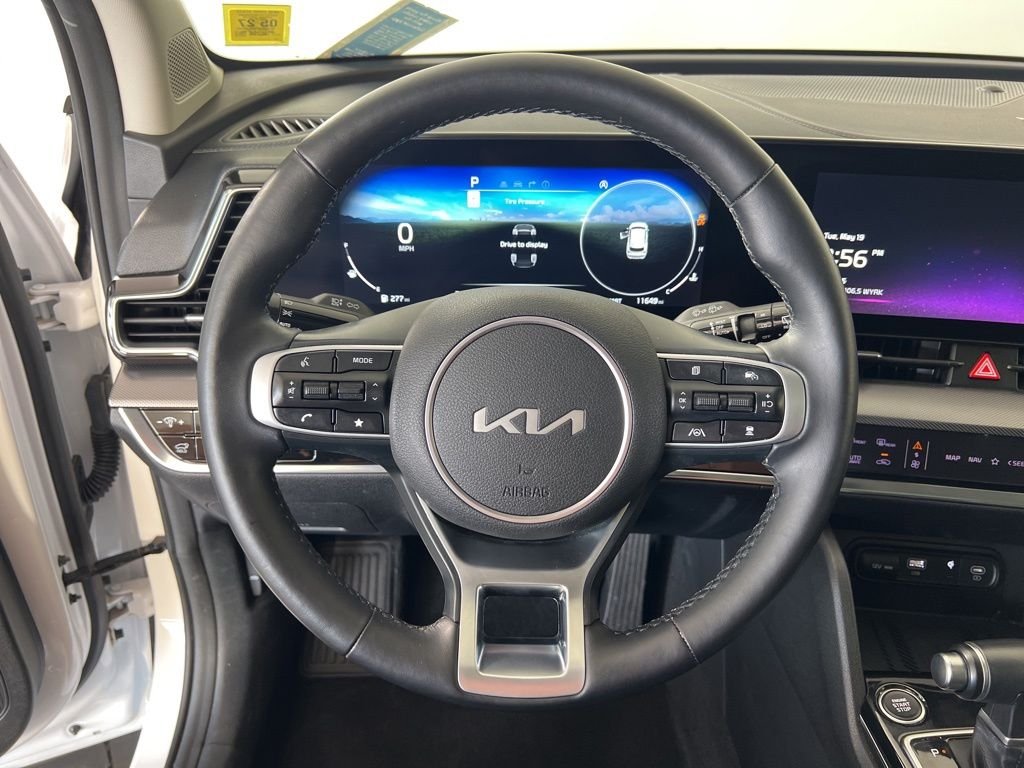 Used 2023 White Kia SX image 9