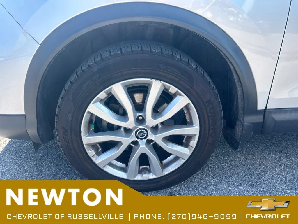 Used 2020 Silver Nissan SV image 16