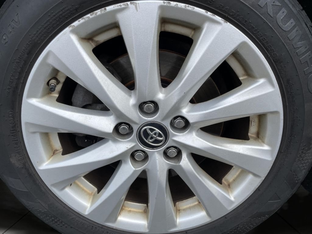 Used 2018 Gray Toyota LE image 24