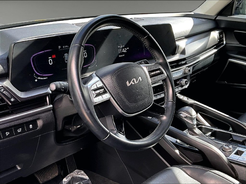 Used 2025 Black Kia S image 12