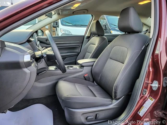 Used 2025 Red Nissan 2.5 SV image 8