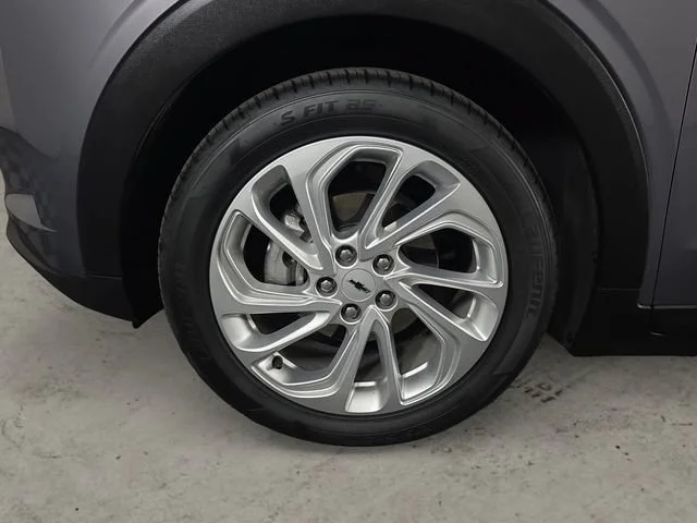 Used 2023 GRAY GHOST METALLIC Chevrolet LT image 9