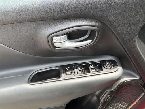 Used 2023 Red Jeep Altitude image 15