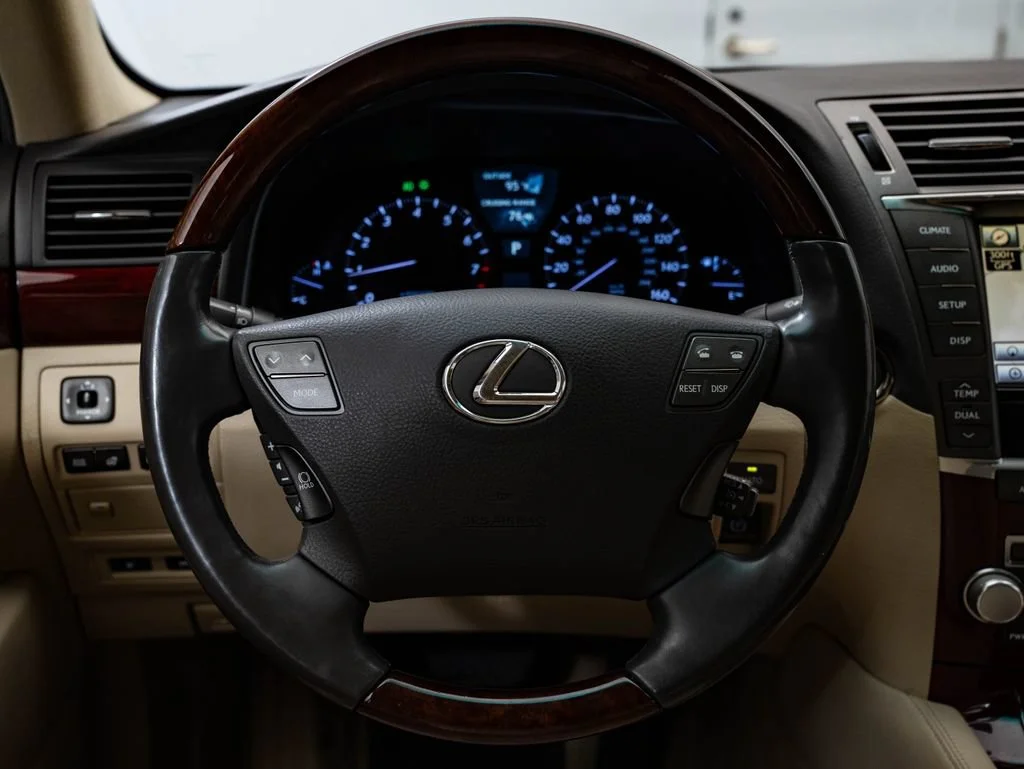 Used 2011 Obsidian Lexus 460 image 41
