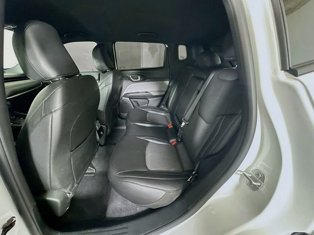Used 2025 White Jeep Latitude image 25