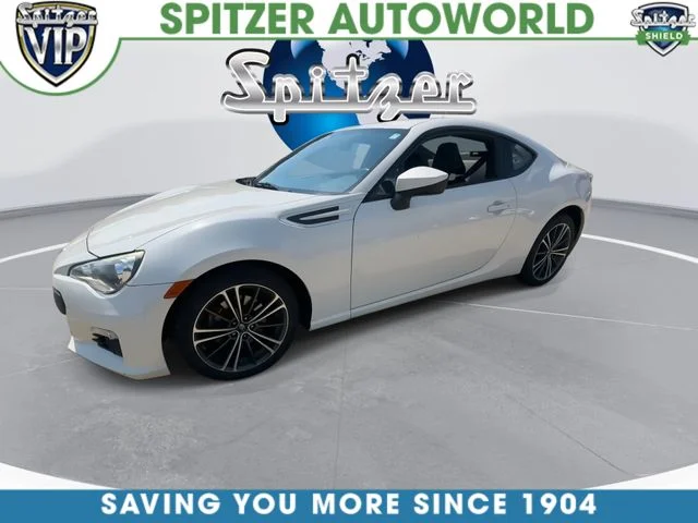 Used 2016 White Subaru Limited image 4