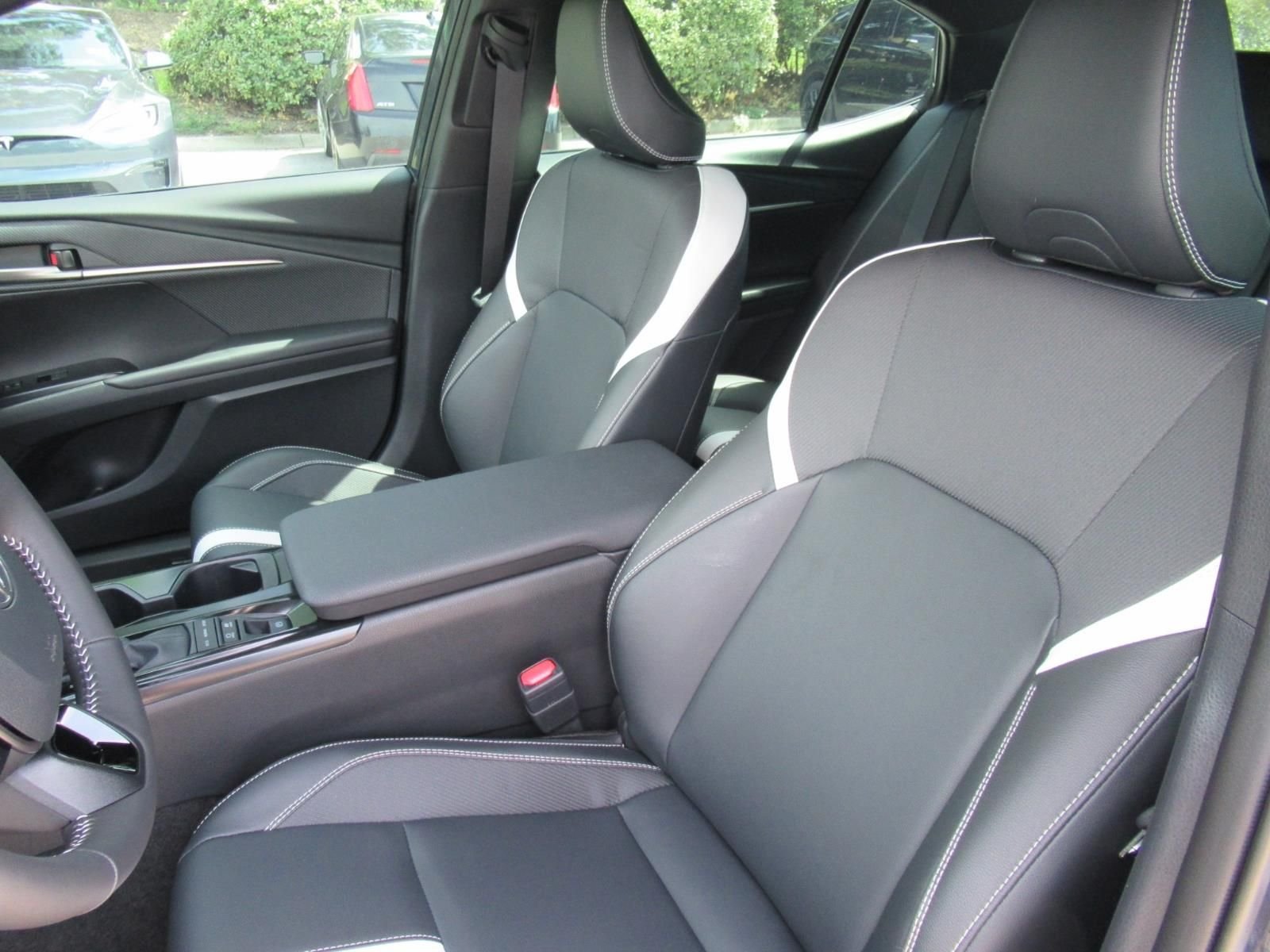 Used 2026  Toyota SE image 18