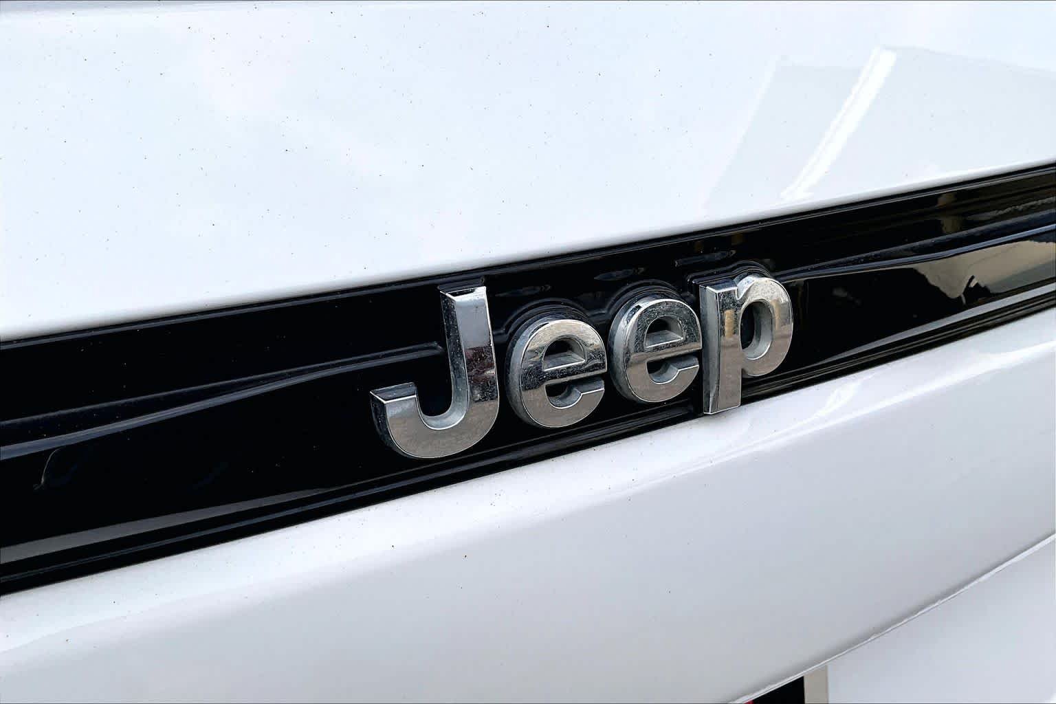 Used 2023 Bright White Clearcoat Jeep Limited image 30