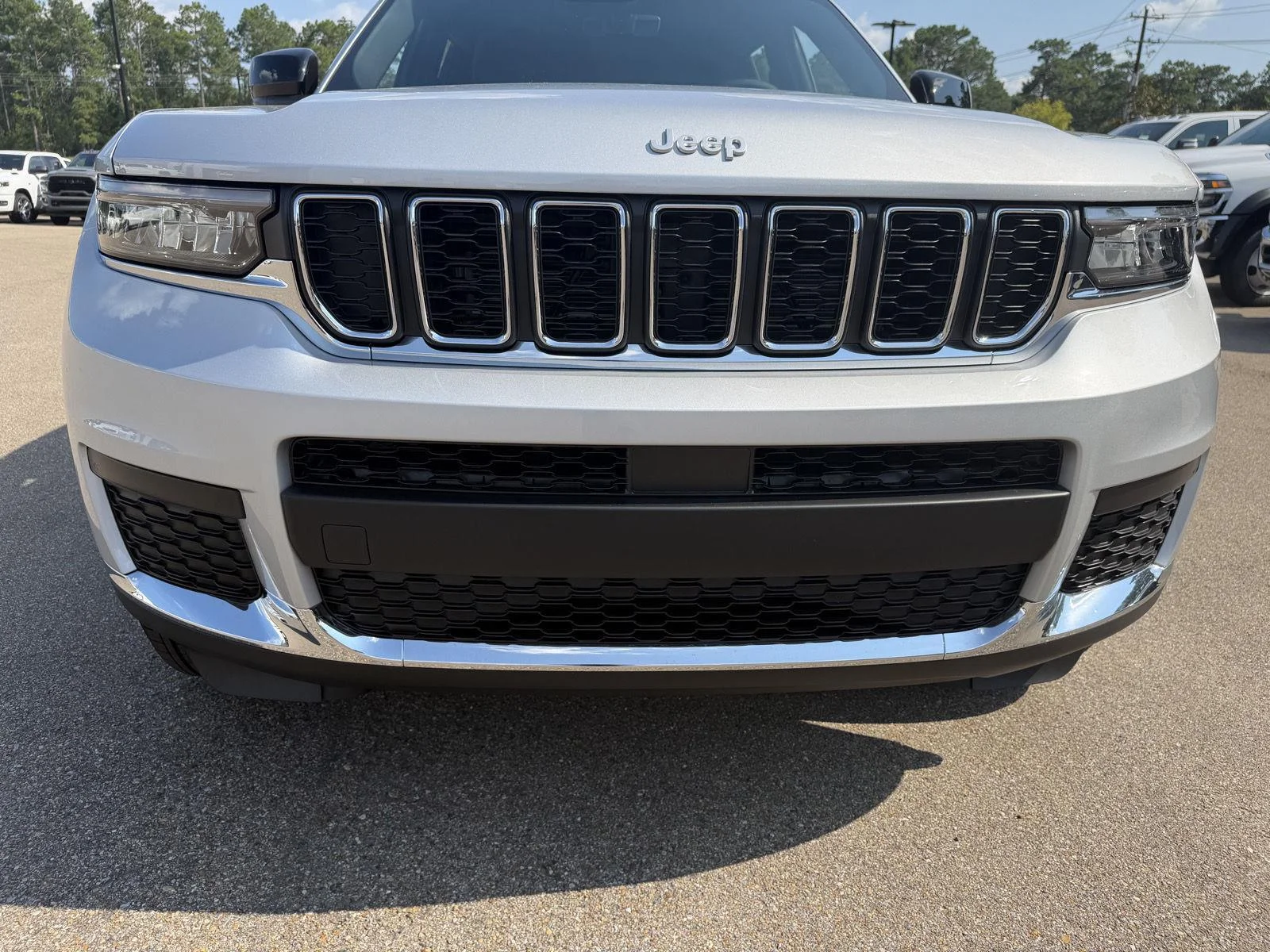 New 2026 Silver Zynith Exterior Paint Jeep Laredo image 26