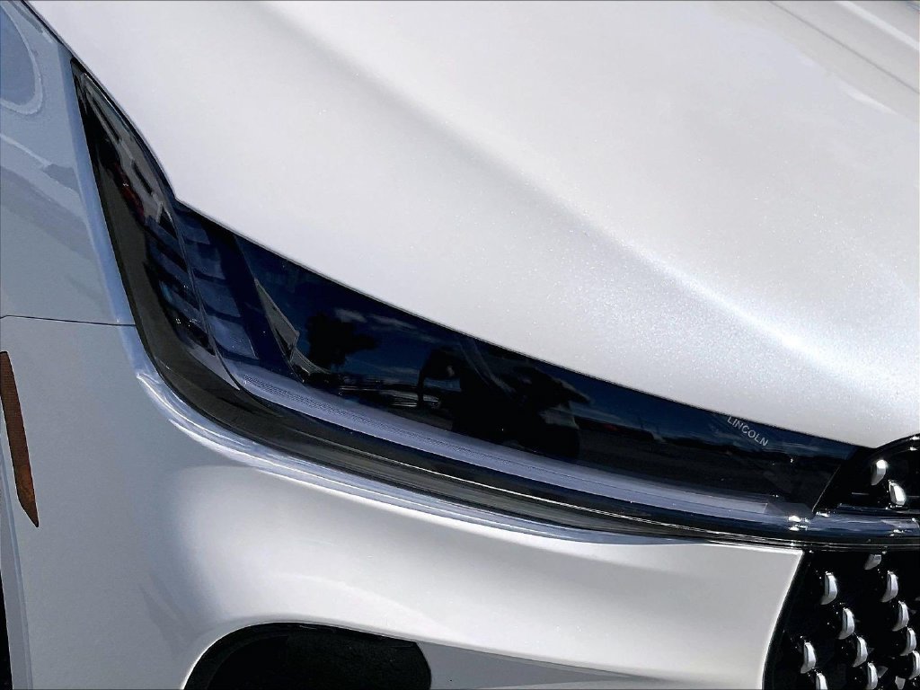 Used 2025 White Lincoln Reserve image 33