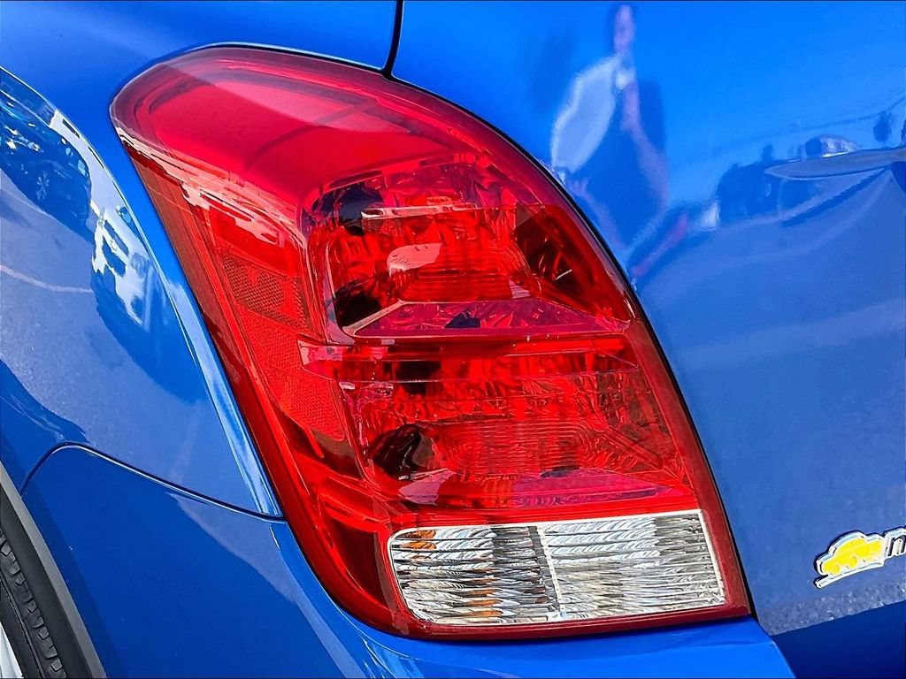Used 2015 BRILLIANT BLUE METALLIC Chevrolet LT image 32