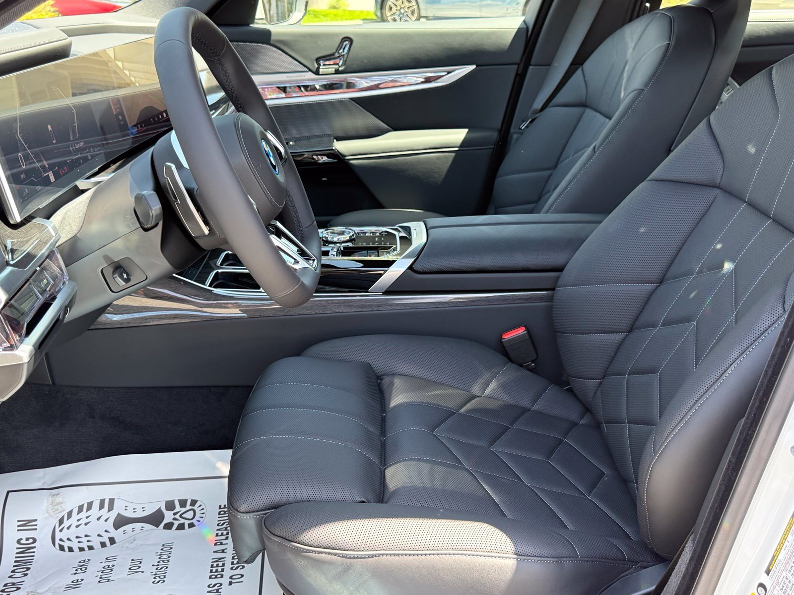 2026 BMW 7 Series 750e - Photo 21