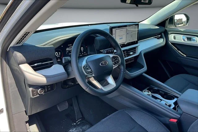 New 2026 Space White Metallic Ford Active image 7