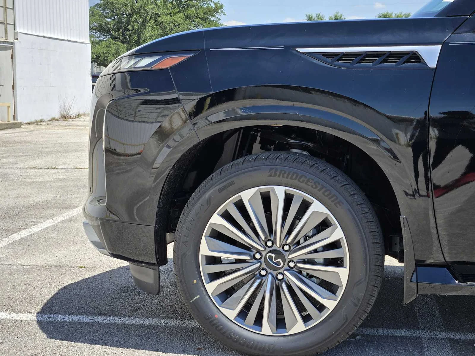2026 INFINITI QX80 Luxe - Photo 6