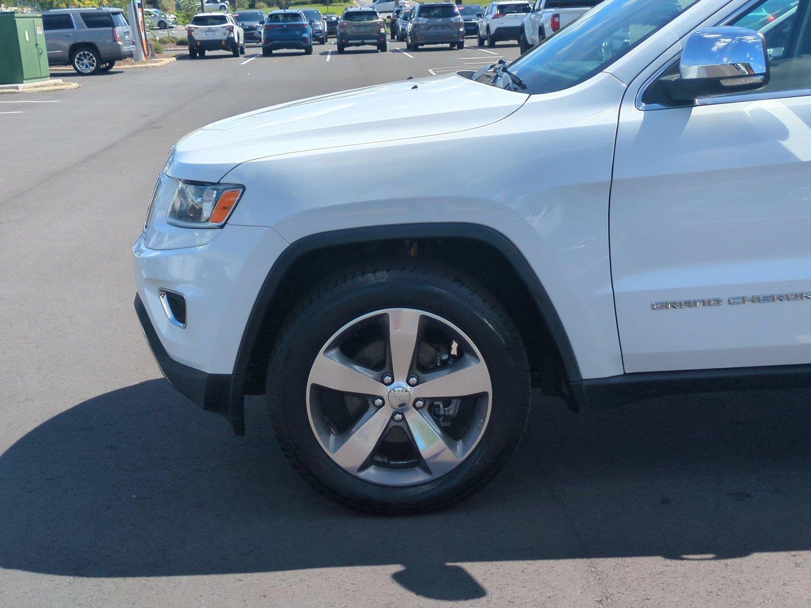 Used 2015 Bright White Clearcoat Jeep Limited image 10